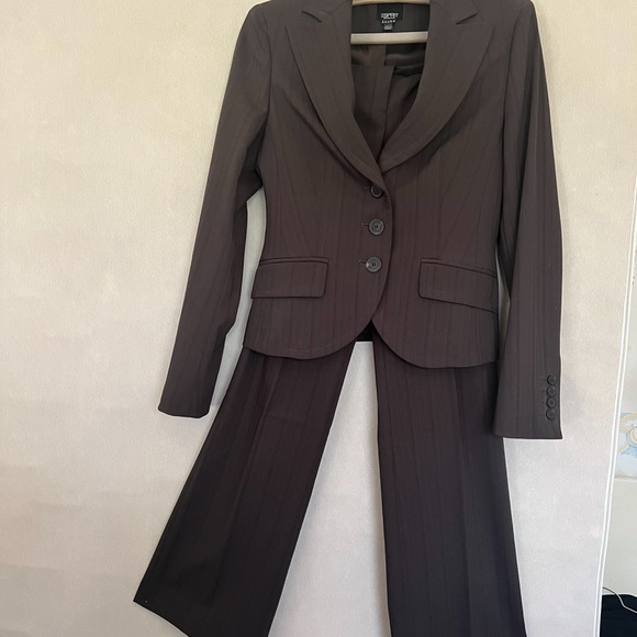 SPRIT collection 2 piece suit. Size 2 - Picture 4 of 7
